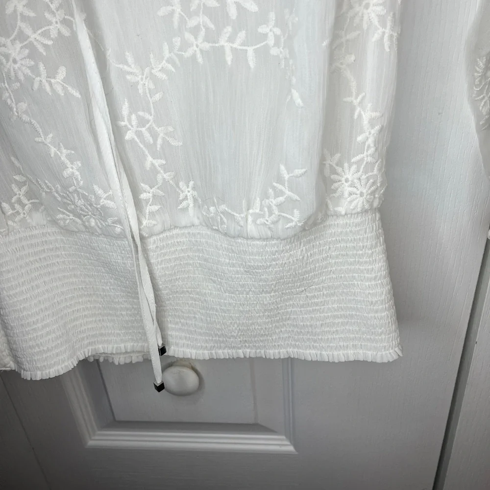 Elegant White Lace Women's Top - Picture 6 of 8